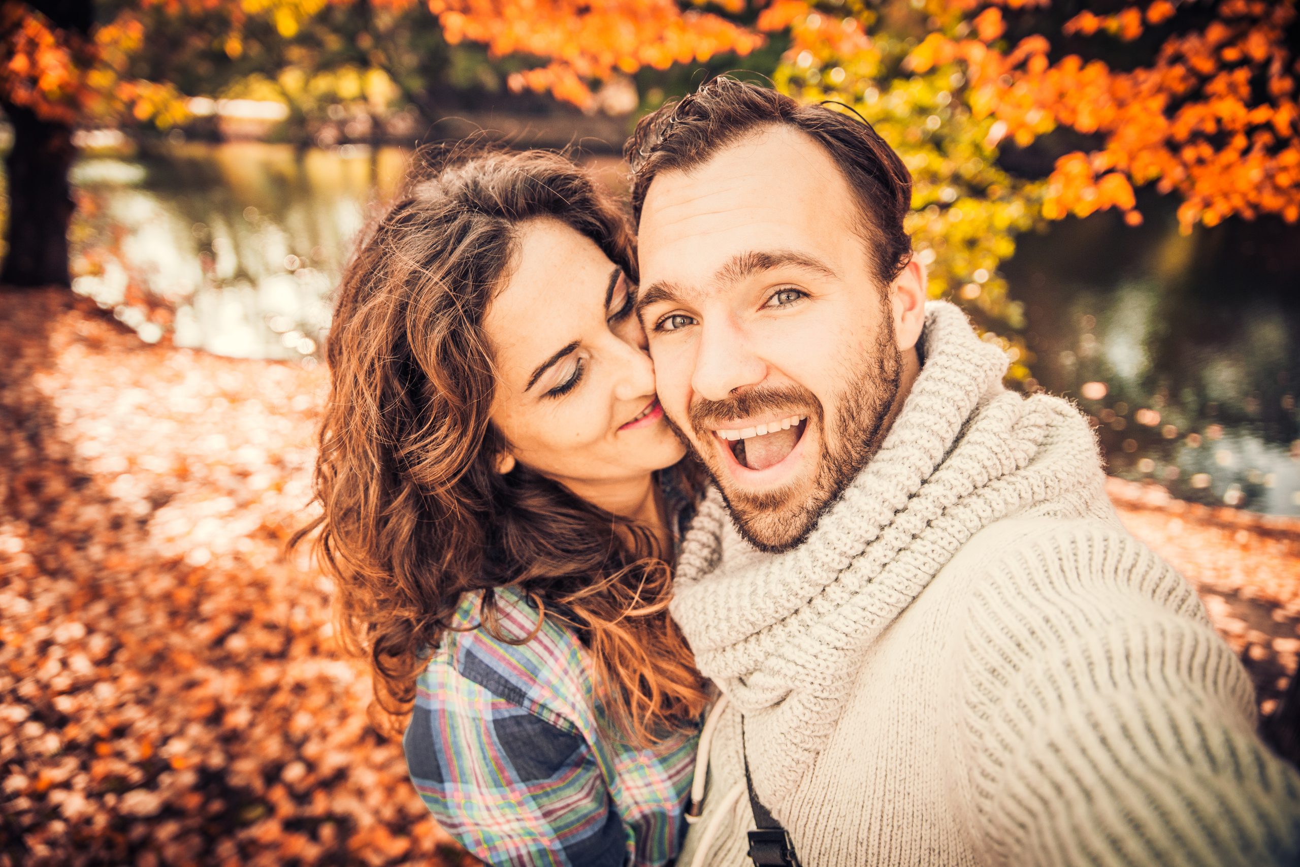 Can tinnitus be caused by exposure to loud noise?